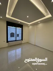  20 شقة فخمة 205 م طابق ثاني وطابق اول في طريق المطار قرب جامعة البتراء 3 نوم 2 ماستر سوبر