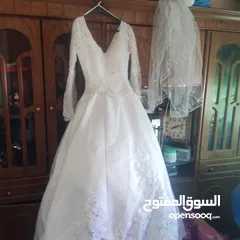  1 فستان فستان عروس مستعمل مره وحده لبس خاص للبيع بسعر مغري جدا التواصل للجادين فقط