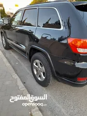  10 Jeep Grand Cherokee 2011                                                          Laredo 4x4