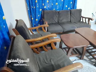  8 اثاث غرفة جلوس ( 5 مقاعد - 3 متصلة - 2 منفصلة )  living room furniture ( 5 seats  )