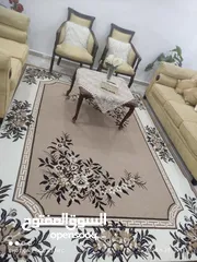  2 طقم كنب مستعمل للبيع المستعجل  بحالة جيدة جدا  كامل  برداية مطرزة مناسبة للون الطقم  سجادة كبيرة