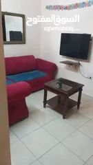  1 شقة في بناية الزيتونه للطالبات فقط، بالقرب من جامعة اليرموك خلف شارع الجامعه ، قريبه خدمات
