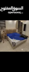  1 سرير king size 180x200. مع رأسية  منجد اقل نوعية قماش و فرشة تركية ممتازة و مستعملة 6 شهور.
