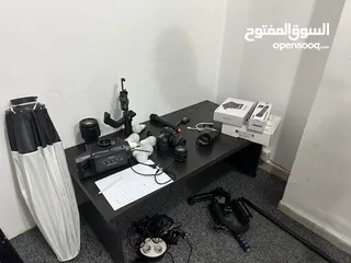  5 اثاث مكتبي متكامل للبيع  بسعر مغري جداً والبيع مستعجل