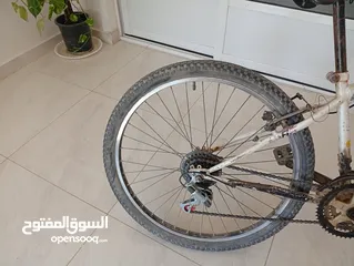  2 بسكليت للبيع امريكي وهو النسر الأمريكي ولديه غيار سادس خلفي وثلاث امامي super sport  مكان مادبا