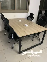  11 اثاث مكتبي كراسي شبك/ مدير جلد /طاولات اجتماعات / مكاتب فردية شبه جديد لمركز دراسي لم يعمل