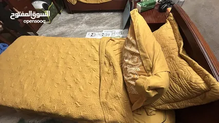  4 غرفة نوم مكونة من تختين وخزانة ومكتبة