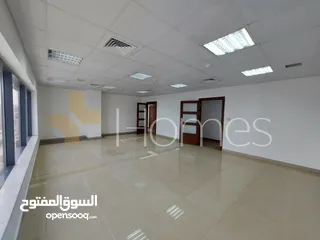  10 مكتب طابق خامس بواجهات زجاجية للايجار في شارع مكة بمساحة 321م