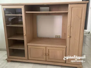  5 TV Table in excellent condition/ high end wood طاولة تلفزيون بحالة ممتازة خشب زان