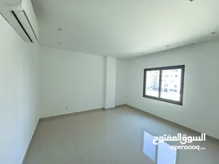  9 للايجار شقه سكنية نظيفة جدا مع التكييف .مكونة من.  غرفتين صالة ومطبخ  وحمامين موقع ممتاز