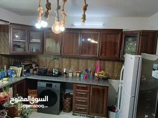  3 مطبخ المنيوم مع جرانيت مستعمل نظيف استعمال خفيف جدا المنيوم نوعيه جيدة الجرانيت لون جميل ومناسب