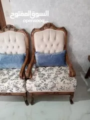 5 طقم كنب زان 7 مقاعد مع طاولة وسط و طاولتين جانبيات شبه جديد