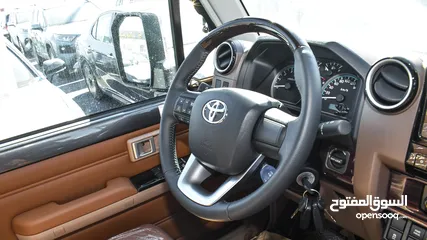  17 Toyota Land Cruiser Pickup LX 4.0L V6 Petrol Single Cabin Auto transmission