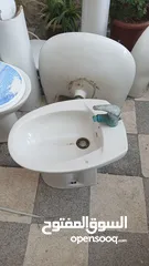  3 أغراض حمامات  بانيو فيربلاس عدد 2 _مغسله مع قاعدة عامودية عدد 3 _حوض فرنجي كامل عدد 3 _شطافة عدد 2