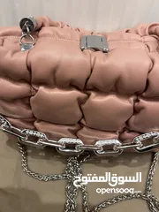  14 شنطة صغيرة زهرية أنيقة وأنيقة للبيع - مناسبة للمشاوير والطلعات  اليومية بحالة ممتازة ونظيفة جداً جيد