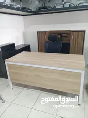  10 مكاتب مميزة  ارجل معدنية