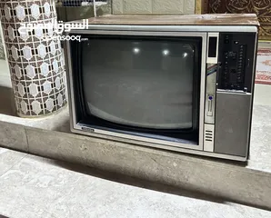  1 تلفزيون قديم