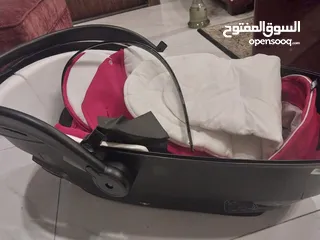  1 كوت بيبي جديد غير مستخدم حجم كبير نوعيه ممتازه سعره اعلى من هيك بكتير لعمر اكتر من سنه ممكن تستفيدو