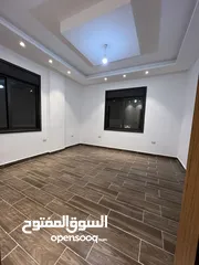  47 رووف طابقي 370م (170م بناء+200م ترسات خارجية) مسجلة كاملة عالقوشان للمالك (كراج ومصعد شبه مستقل)