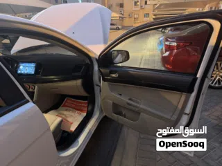  4 للبيع لنسر نظيف اللون ابيض ومن الداخل بيج