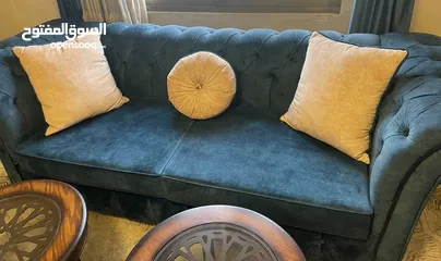  2 كنب للبيع و طقم طربيزات