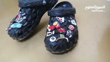  5 كروكس للبيع مستعمل قليل جدا