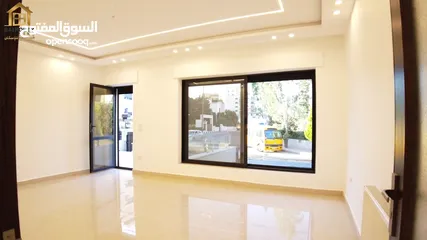  7 شقة لقطة للبيع طابق ارضي مع حديقة شارع المطار النخيل  شقة مساحة 185م وترس خارجي 220 م وكراج مستقل