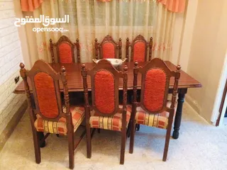  1 طاولة سفرة وكراسيها للبيع