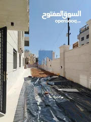  13 شقة أرضية فاخرة للبيع في خلدا  - خلف المستشفى السعودي 330م مع حديقة وترسات 100م لم تسكن