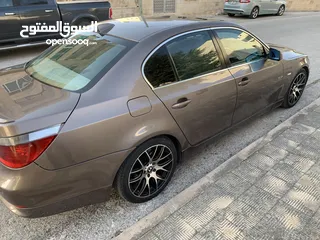  2 BMW E60 - لون شمباني