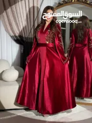  1 عباية ملكية مخمل أحمر  واسود