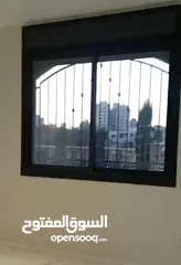  3 فرصه ذهبيه لامتلاك فيلا حجر ثلاث طوابق  كل طابق 200م2