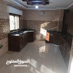  4 شقه أرضيه في مأدبا / قرب مسجد المسيح