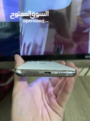 4 iPhone 11pro  بسعر رمزي