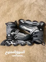  2 "للبيع سكيت مستعمل شبه جديد، يناسب المقاسات من 43 إلى 45، عجلات مطاطية عالية الجودة