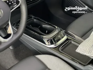  19 VW ID4 CROZZ PRO 2024 PIANO BLACK أبيضّ لؤلؤي
