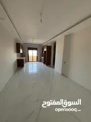  1 شقة جديدة مميزة في الخليل طريق واد الهرية بمساحة 165 متر جاهزة للسكن البيع من المالك مباشرة