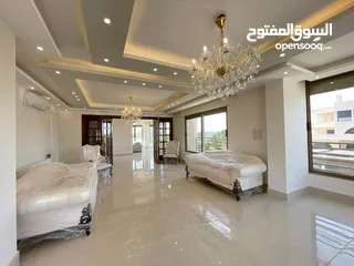  12 شقة طابقية (سكن خاص) للبيع بإطلالة (بانارومية) وجميلة جداً على السيتي مول وحدائق الحسين وقرب مكة مول