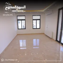  3 فيلا 460 متر لقطة في طريق المطار قرب جامعة الشرق الاوسط