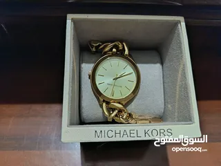  4 ساعة مايكل كورس أصلية مع العلبة