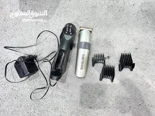  1 ماكينة حلاقه رجاليه صالحة بحالة جيدة مع كم من قطعة للحلاقة شاحن الها لا يوجد توصيل للتواصل تحت الوصف