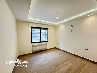  26 شقة شبه ارضي مساحة 200م وحديقة 250م مميزة للبيع بخلدا بسعر مميز تشطيبات مميزة (مشروع 111)