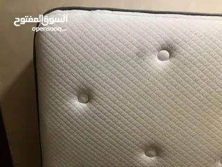  4 فرشة نوع (( Seally (( CAlKING كبيرة الحجم و بحالة جيدة جدا .. صناعة أمريكية
