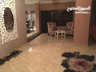  1 للبيع شقه بمساحة 250 متر  شارع حلمي حسن علي  مدينه نصر  3 غرف نوم