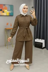  5 قميص سادة مدهّب  مع حزام يكمّل الجمال  وبنطلون أنيق... والذوق مثالي  طقم ستاتي من خامة سي واي ا