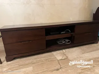  3 للبيع: أثاث غرفة نوم أنيق وفخم   فرصة لا تتكرر – قطع ناعمة وفخمة بحالة ممتازة!