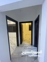  17 شقه للبيع  165م الزرقاء الجديده - جبل المغير تشطيب فندقي موقع مميز منطقه فلل وواجهه معماريه عصريه