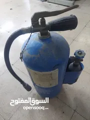  2 طفاية حريق إسبانية أصلية – Universal de Extintores   النوع: بودرة جافة ABC  السعة: 12 كغم