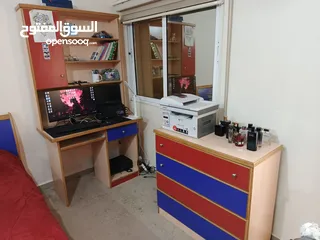  1 اثاث غرفة نوم تخت و كمودينا و وحدة ادراج و مكتب
