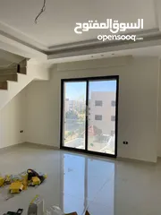  3 شقة (دوبلكس) أخير مع روف 215م في أجمل وأرقى مناطق طريق المطار بسعر مميز / ref 9310